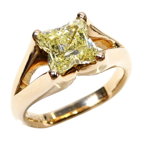K18 ファンシーイエローダイヤ 1.327ct