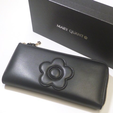 【美品】MARY QUANT ビッグエンボスデイジー パース 長財布