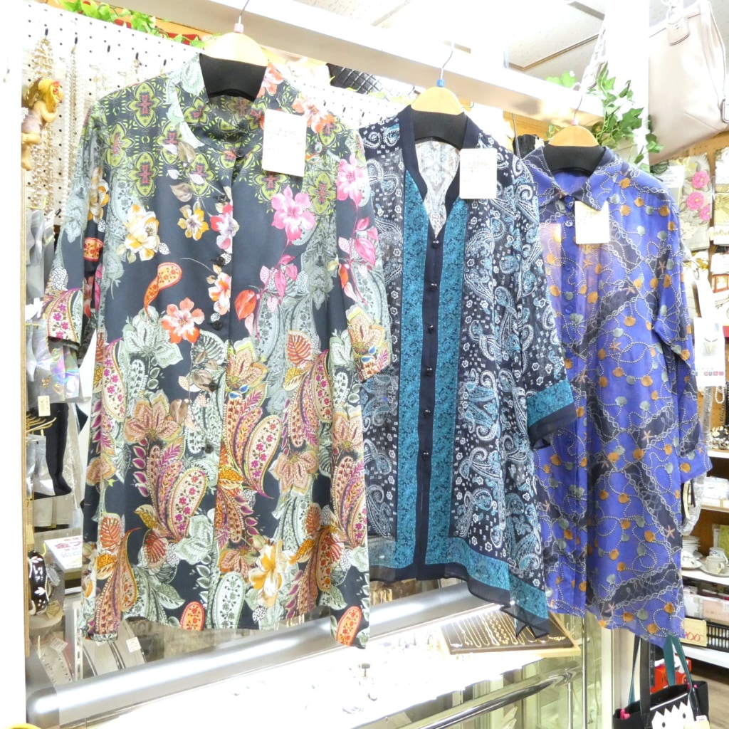 リリアンビューティ 華やかなブラウス入荷！